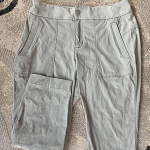 Athleta Trekkie grey hike pant Capri size 8
